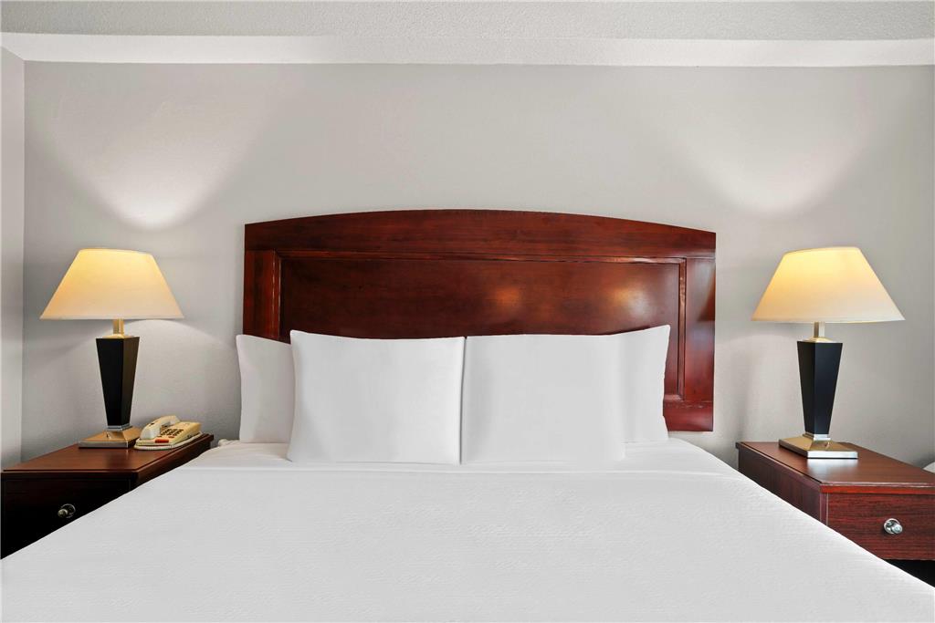 Days Inn by Wyndham Utica - photo 16