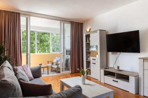 Bliss Apartment near Bellevue beach