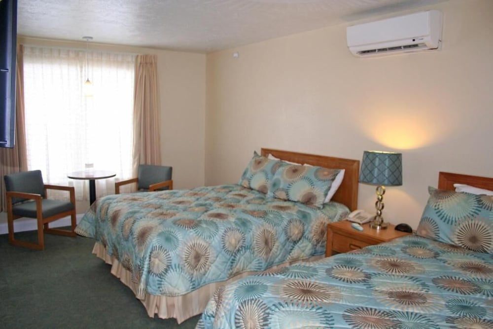 Lake Front Hotel - photo 17