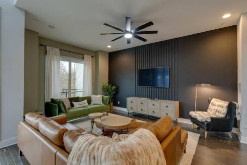 Luxury Townhome Rooftop Game Room Near Broadway — eco-hotel in Nashville