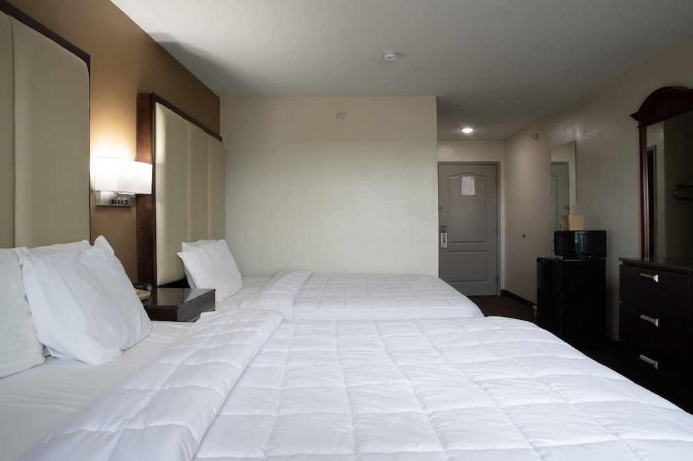 BlissPoint Inn & Suites - photo 17