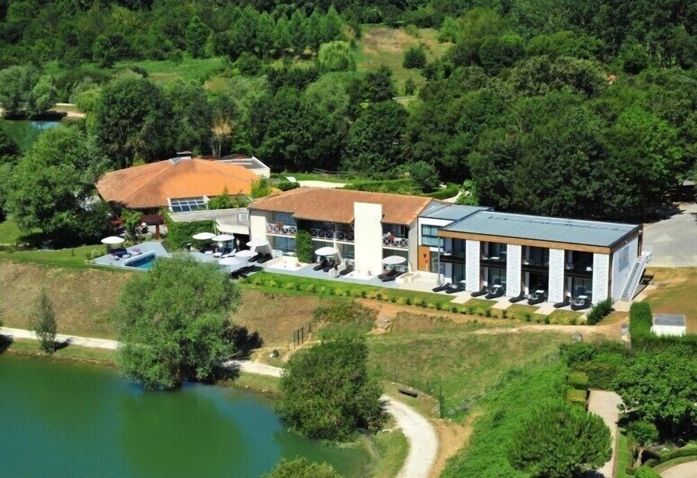 Les Jardins du Lac The Originals Relais pet-friendly hotel Trizay