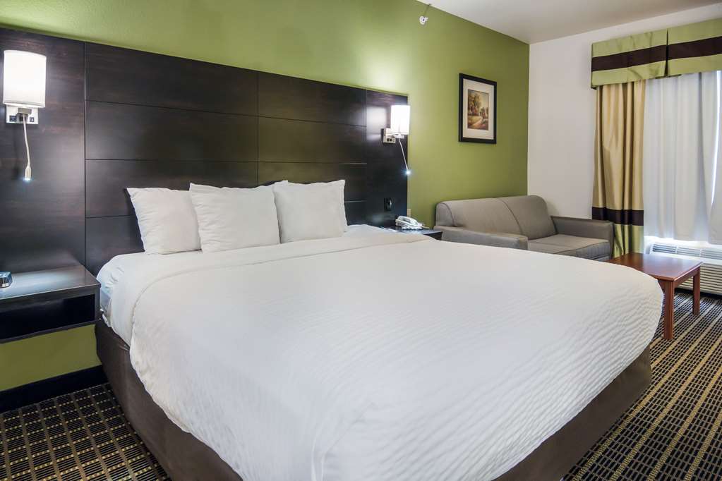 Clarion Inn & Suites Weatherford South - photo 9