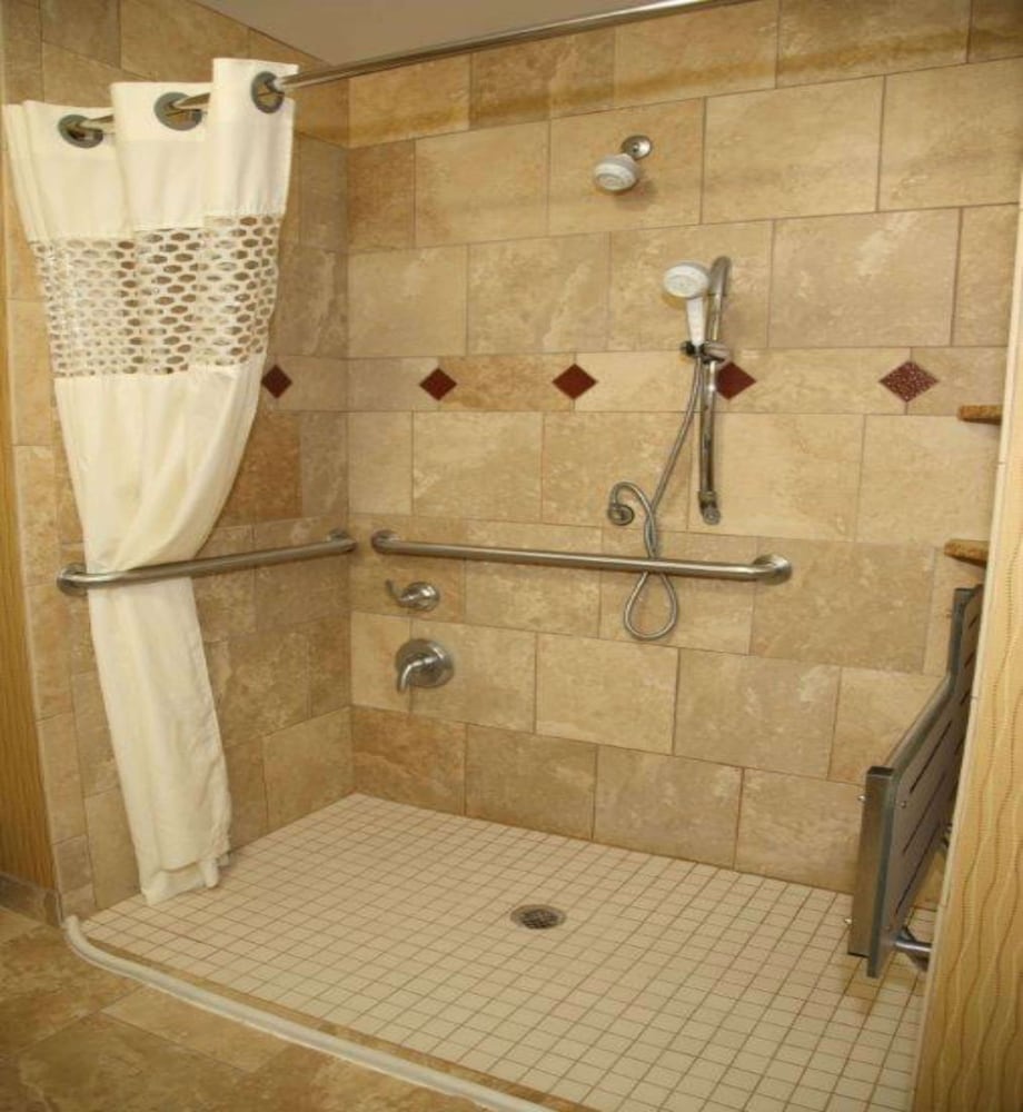 Hampton Inn & Suites Aberdeen - photo 15