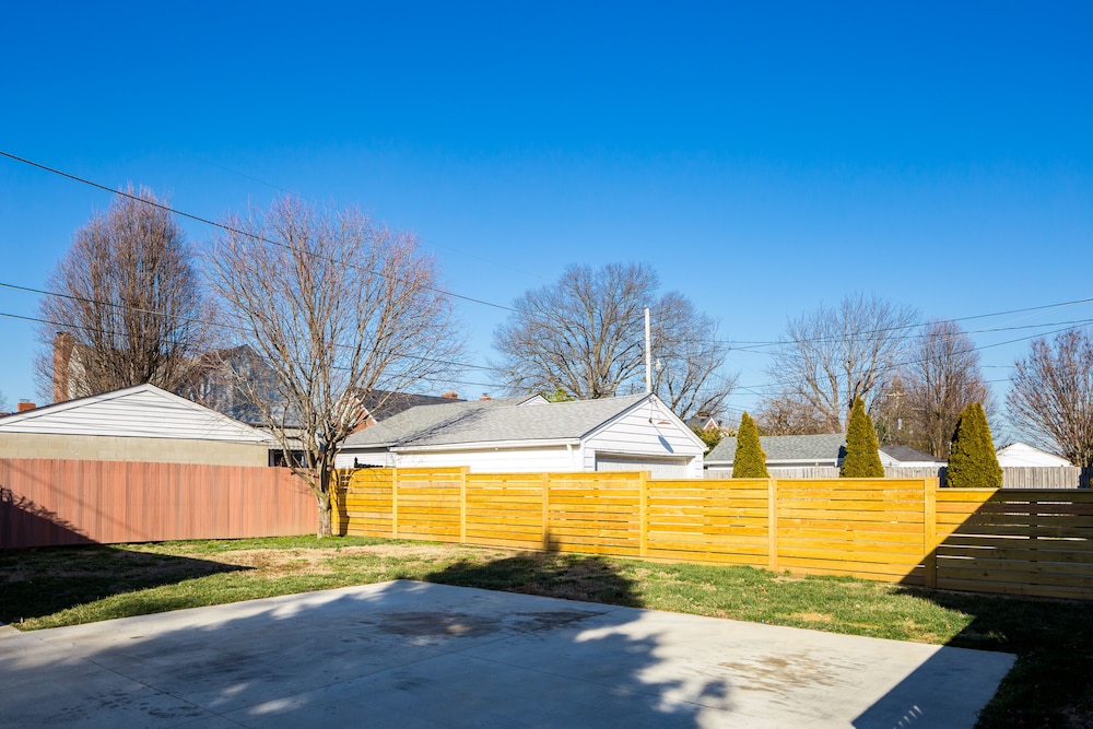 Spacious 6BR 2.5 Bath in Highlands - photo 26