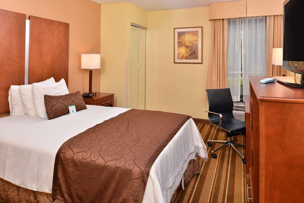 Best Western Plus Richmond Airport Hotel - photo 16