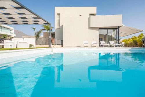 Villa Alisios Golf Luxury Tenerifesummervillas Heated Pool — 4-Star Luxury Hotel in Adeje, Spain