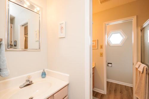 All About The Views by Oak Island Accommodations - photo 10