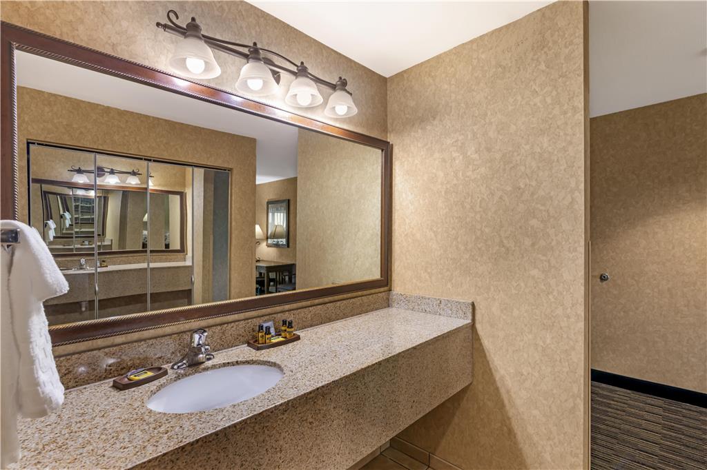 Best Western Plus Kelly Inn & Suites - photo 79