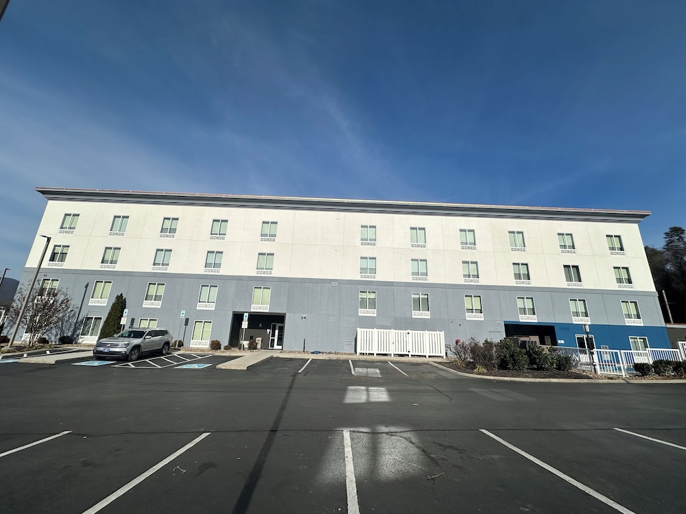 Holiday Inn Express & Suites Caryville by IHG - photo 31