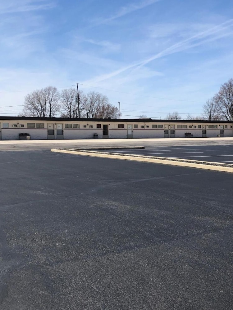 Randolph Inn and Suites - photo 37