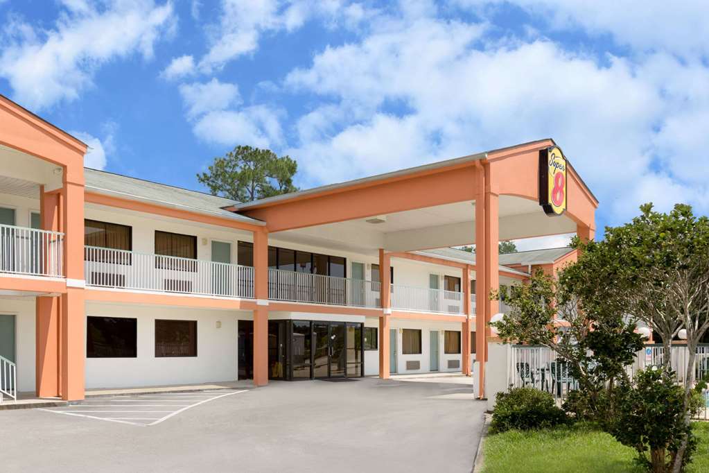 Super 8 by Wyndham Ocean Springs Biloxi - photo 2