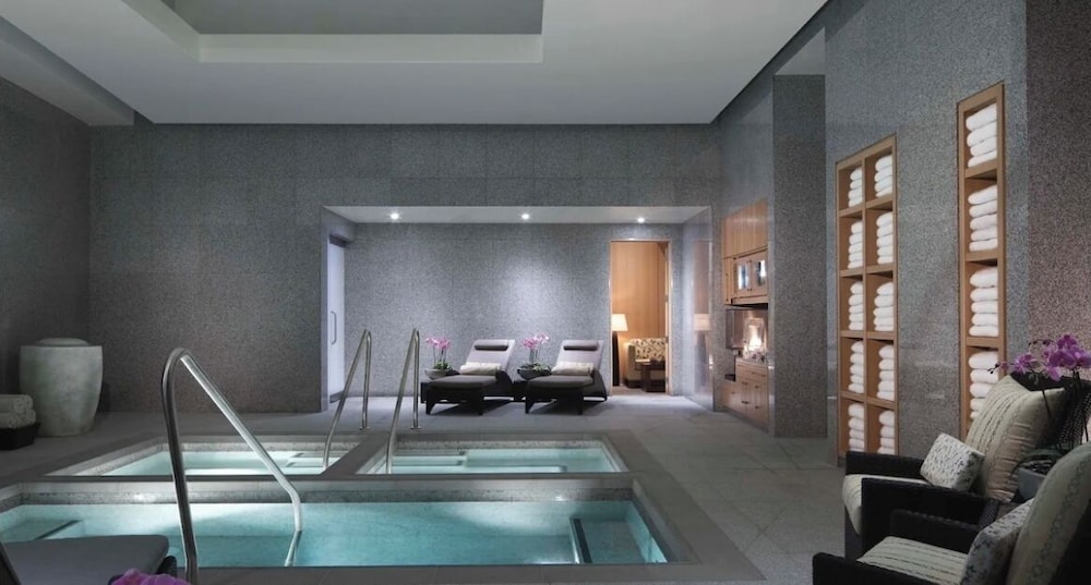 Las Vegas Suites at The Signature — 4-Star Luxury Hotel in Las Vegas, United States