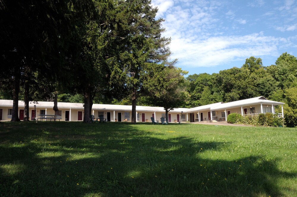 Chieftain Motel - photo 25