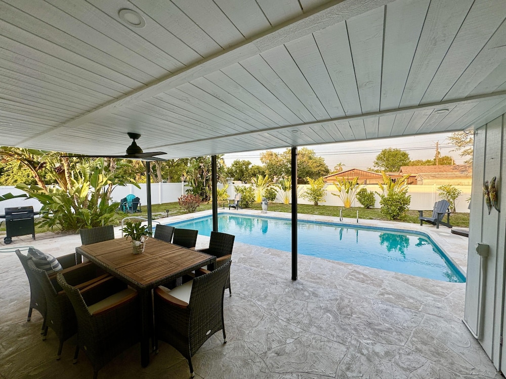 Sarasota Resort Like Living Near Siesta Key For 10 — 4-Star Luxury Hotel in Sarasota, United States
