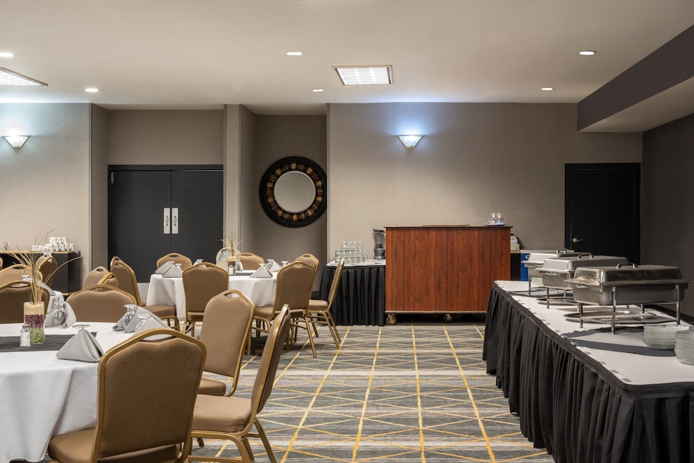 Holiday Inn Ontario by IHG - photo 39