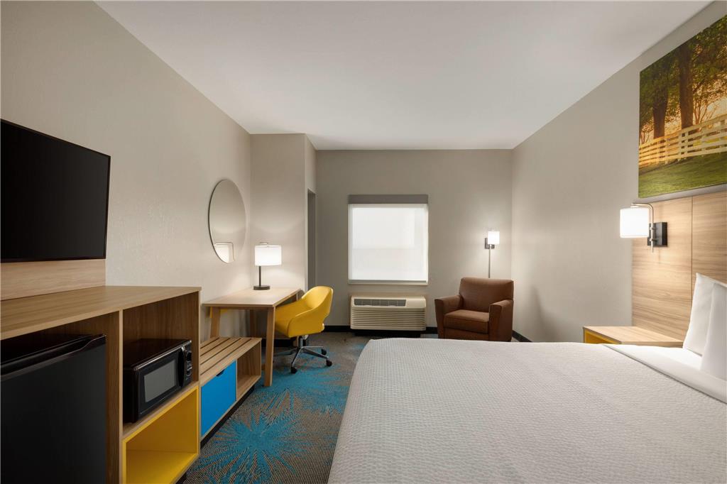 Days Inn & Suites by Wyndham Prattville Montgomery - photo 14