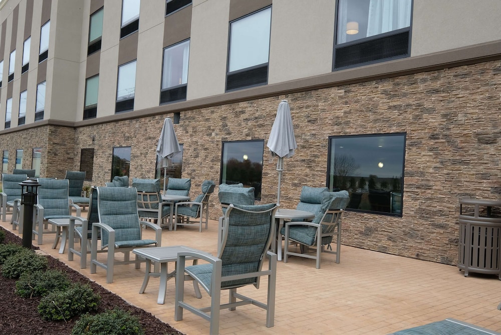 Hampton Inn Searcy - photo 19