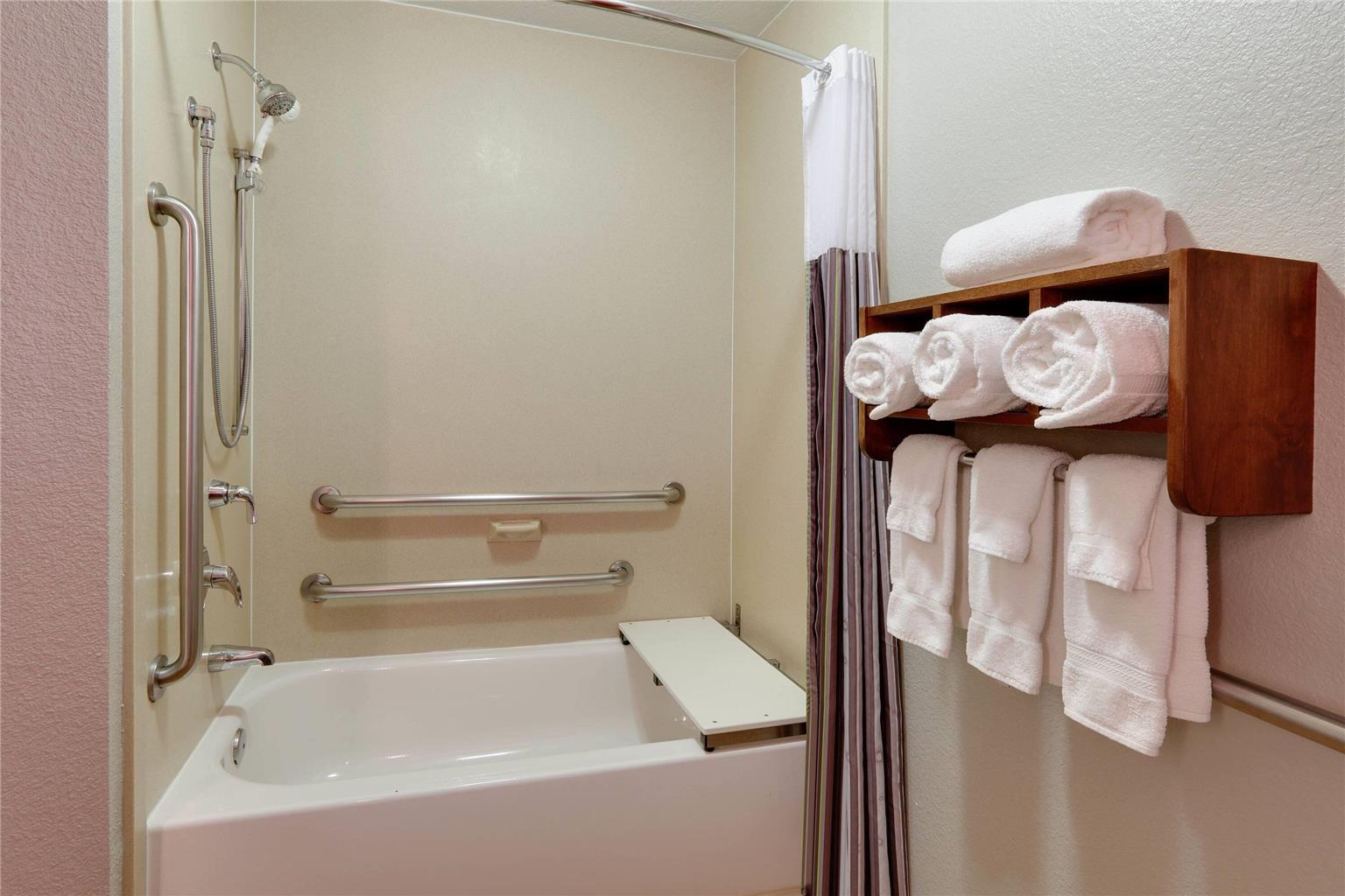 La Quinta Inn & Suites by Wyndham Dallas Love Field - photo 10