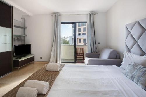 Apartamento Forum View Studio — 4-Star Luxury Hotel in Funchal, Portugal