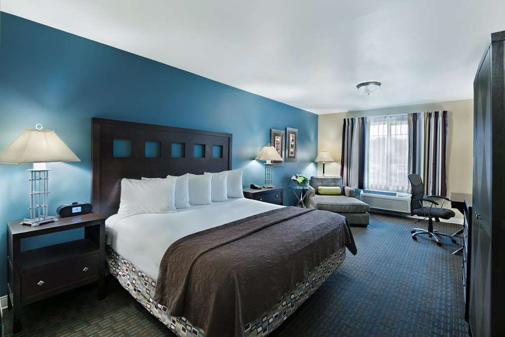 Oxford Suites Silverdale - photo 10