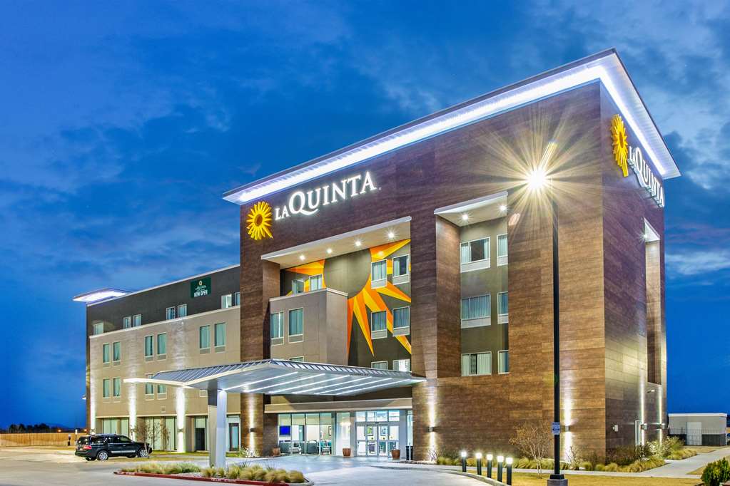 La Quinta Inn & Suites by Wyndham Sweetwater East - photo 2