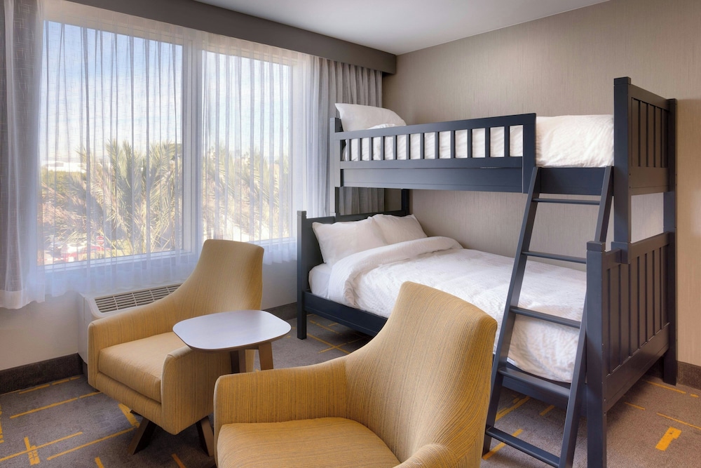 TownePlace Suites by Marriott Los Angeles LAX Hawthorne - photo 13