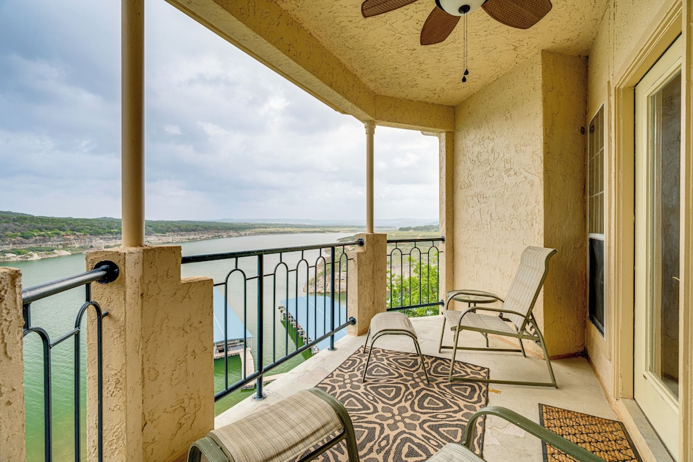 Community Perks Scenic Lake Travis Getaway — 4-Star Luxury Hotel in Lago Vista, United States