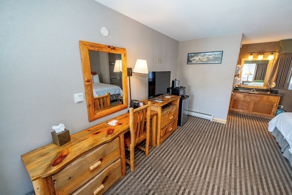 Hotel Estes - photo 34