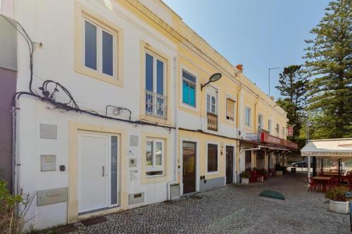 Setubal Beach Vibes Pátio — 4-Star Luxury Hotel in Setubal, Portugal