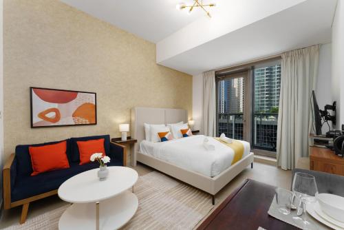 Elegant studio in Sparkle Tower by Suiteable - last minute hotel in Dubai