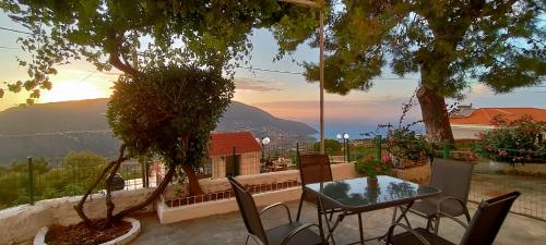 Golden Sunset - carbon neutral hotel in Argostolion