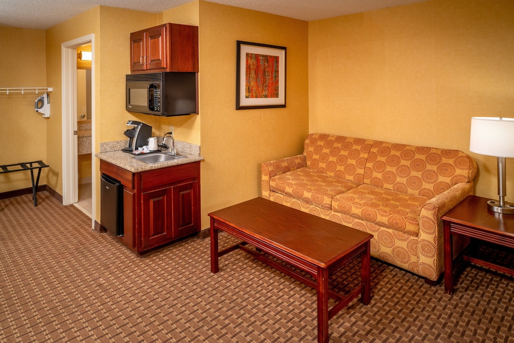 Holiday Inn Express Hotel & Suites Hazard by IHG - photo 13