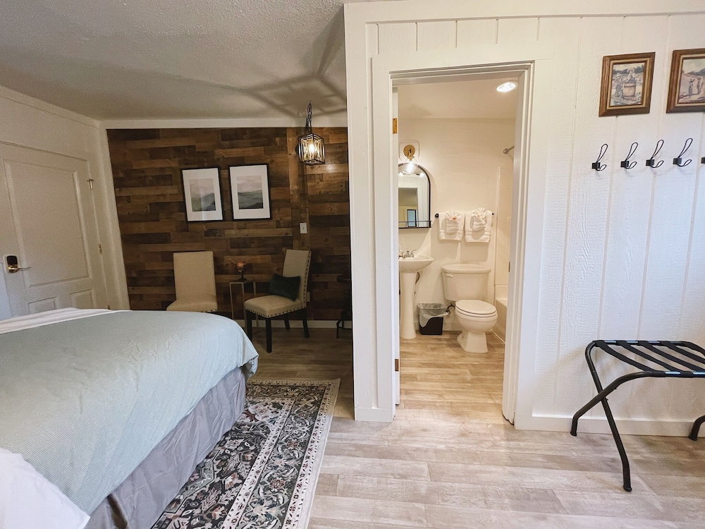 Emerald Valley Inn - photo 17