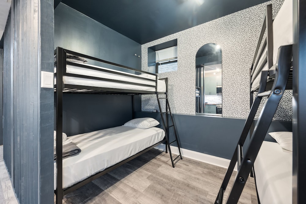 Wrigleyville Suites - photo 18