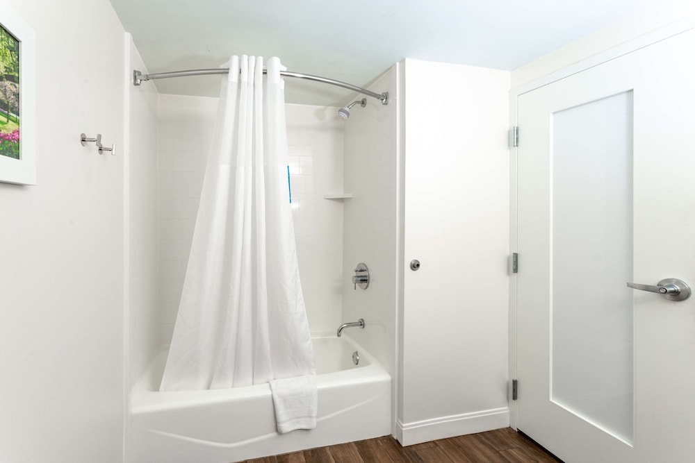 Hampton Inn Columbia I 26 Harbison Blvd. - photo 57
