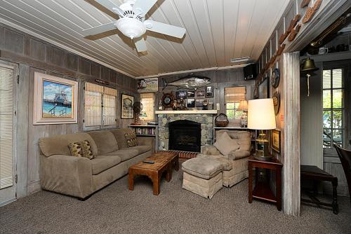 359CA 359 Catalina — Avalon — photo 4