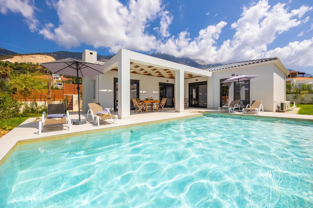 Villa Petra in Afrato — 4-Star Luxury Hotel in Kefalonia, Greece