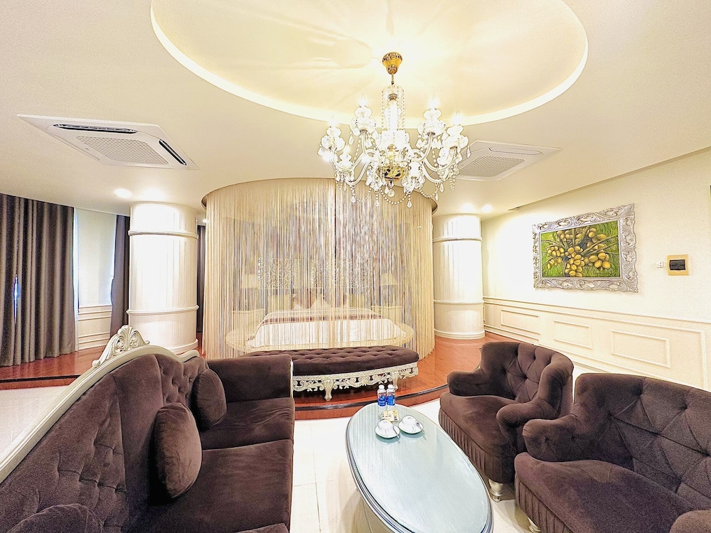 Viet Uc Hotel — Ben Tre — photo 3