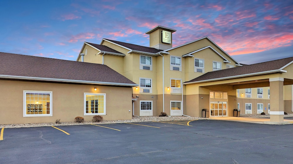 Estherville Hotel & Suites pet-friendly hotel Estherville