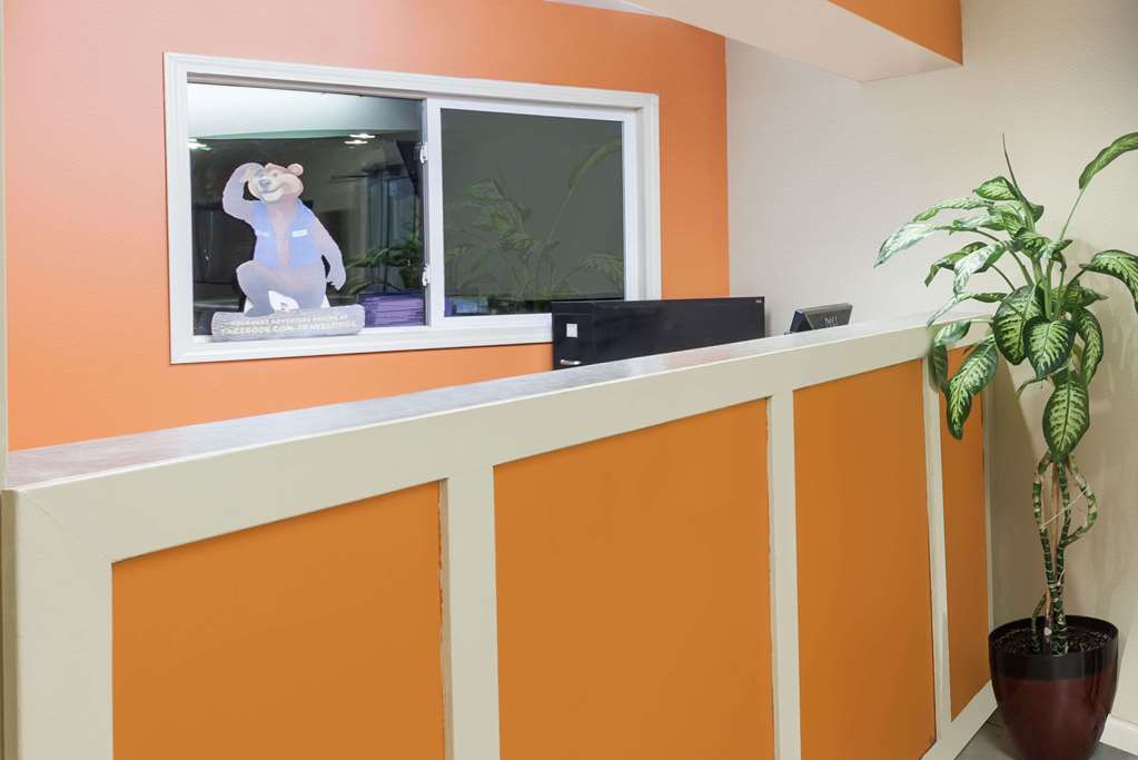 Travelodge by Wyndham Seymour - photo 3