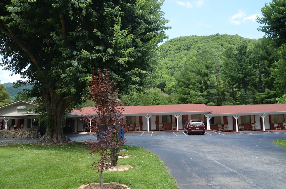 Travelowe's Motel - photo 44