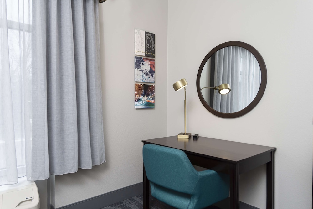 Hampton Inn & Suites Raleigh Downtown - photo 16