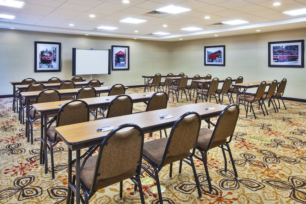 Holiday Inn Express & Suites Washington Meadow Lands by IHG - photo 34