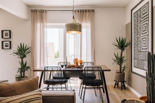 Lampoul 2 bedrooms and balcony in Lapa — 4-Star Luxury Hotel in Lisbon, Portugal