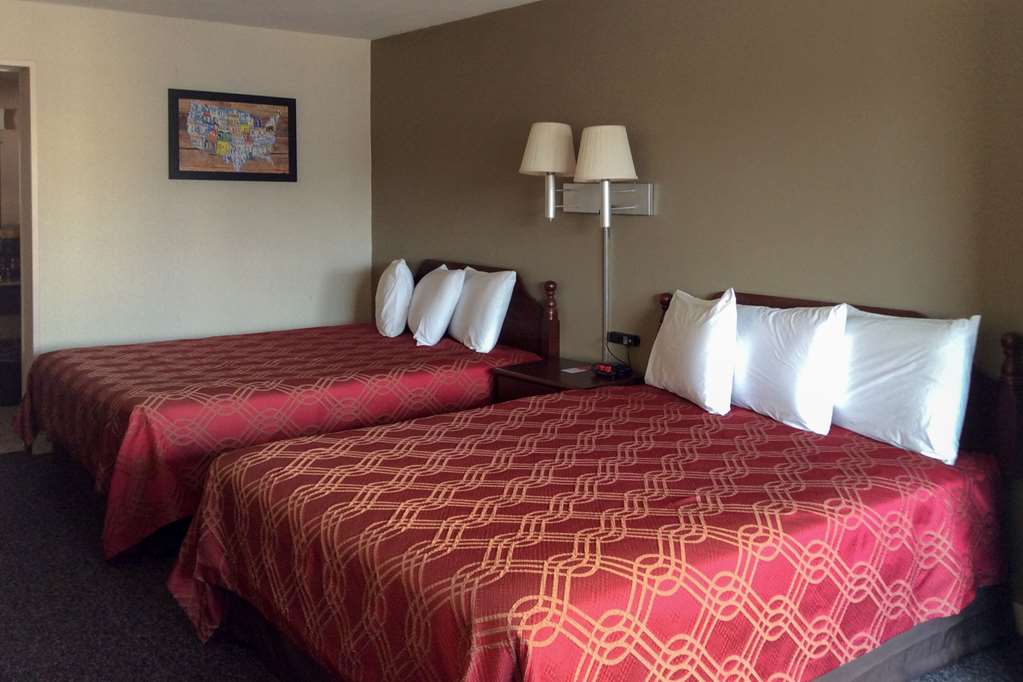 Econo Lodge Cortland Downtown - photo 9