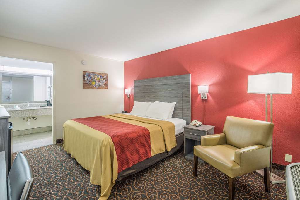 Econo Lodge Thomasville - photo 10