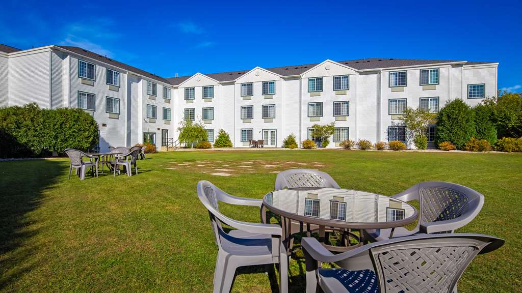 Charlevoix Inn & Suites SureStay Collection by Best Western - photo 12