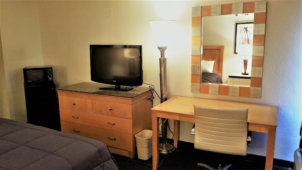 Madison Inn and Suites - photo 8