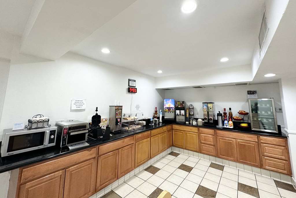 Ramada by Wyndham San Diego Airport - photo 68